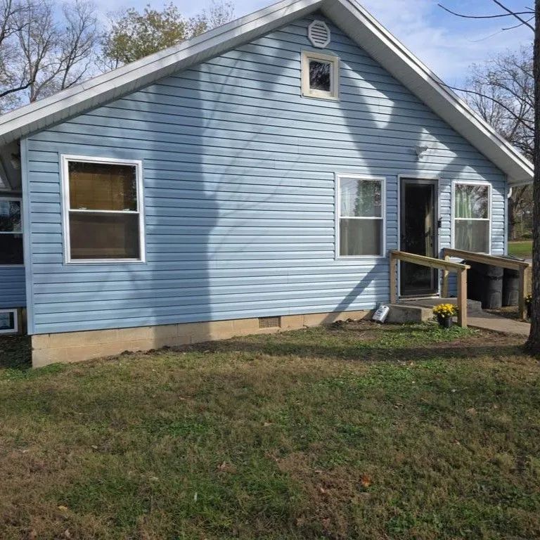 Vinyl siding replacement on a home in Osceola, Missouri
